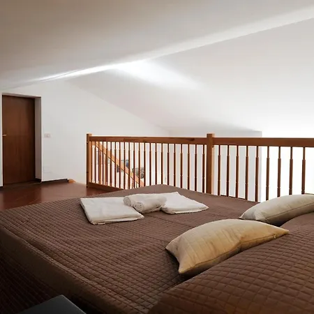 Sleeps 6 Pool Lägenhet *